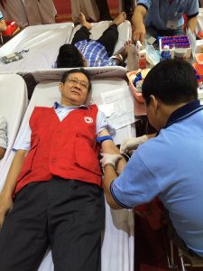 Ông Lê Quang Trung, Chủ tịch Hội CTĐ tỉnh Tây Ninh hiến máu nhân đạo
